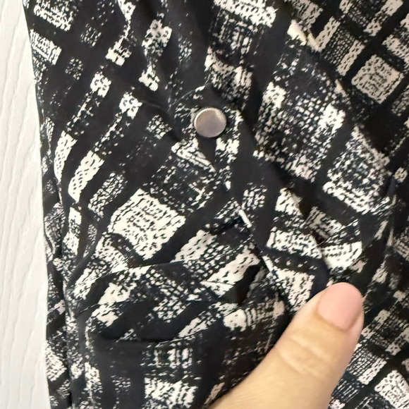 Cocomo Woman Tunic Blouse โ Black & White Print, Size 2X - Picture 3 of 5